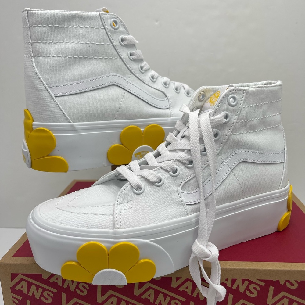 Vans Women's Sk8-Hi Tapered Stackform
True White
VN0A5JM1W00 Platform Sneakers - Picture 8 of 16